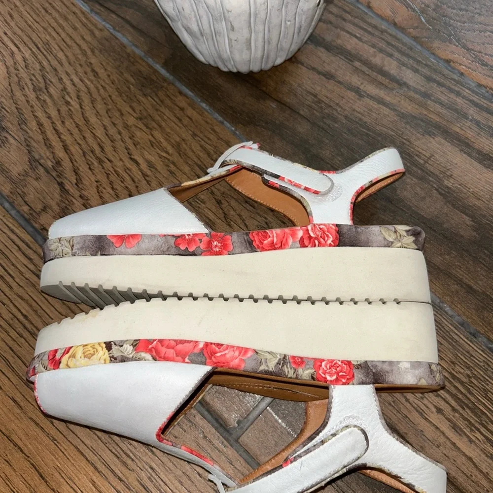 L'Amour Des Pieds / Light Gray Floral Platform Sandals - Picture 8 of 10